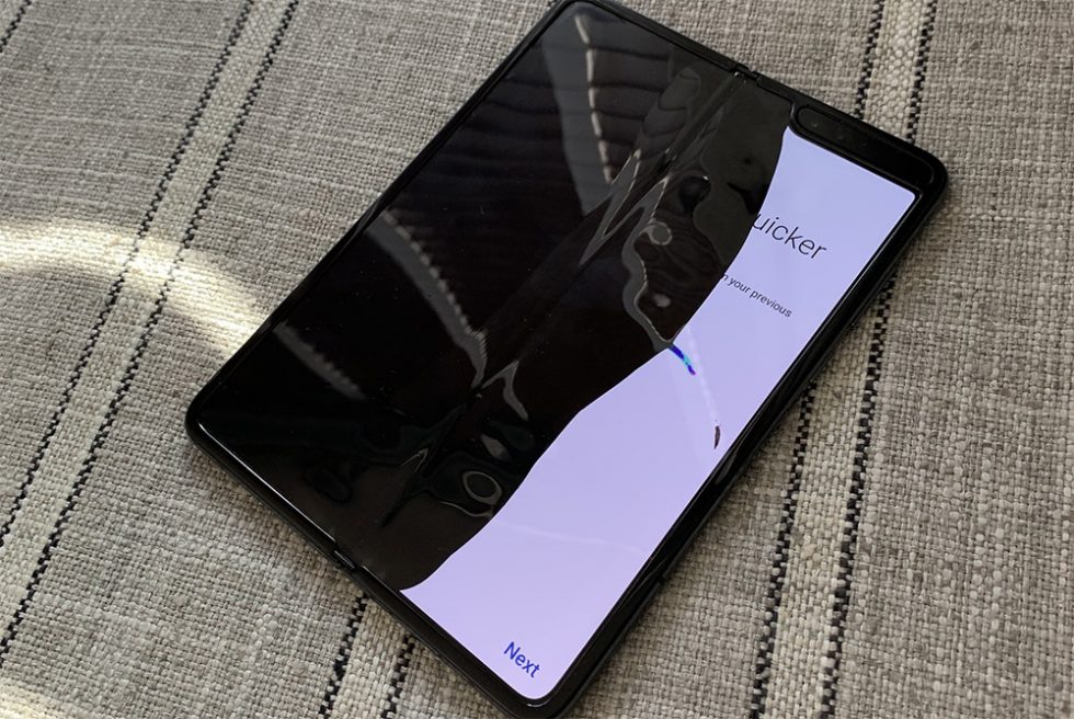 Samsung Galaxy Fold Review Unit Completely Broken After 2 days? 1